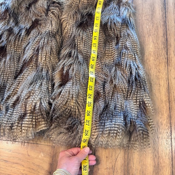 Show Me Your MuMu Luis Faux Chillah Feather Vest, Medium, Festival Boho Western - Picture 13 of 15